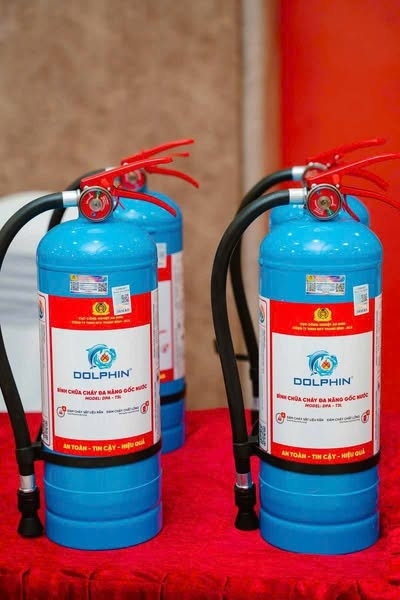 Bình chữa đa năng cháy gốc nước Dolphin là gì? Bình chữa đa năng cháy gốc nước Dolphin là gì?