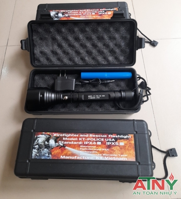 Đèn pin chống nước IPX4 tiêu chuẩn PCCC độ sáng 200Lm giá bao nhiêu?