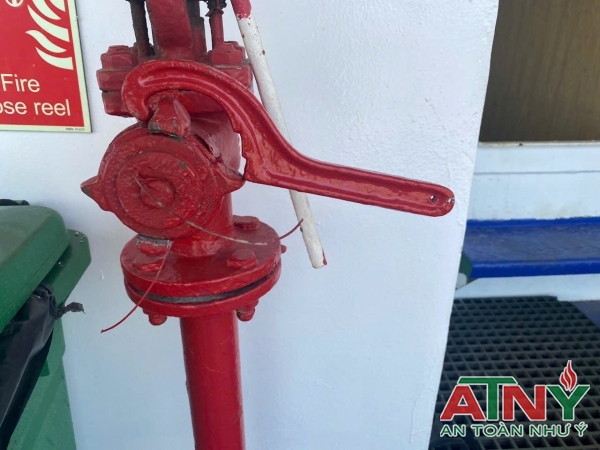 Khóa mở ngàm họng trụ tiếp nước chữa cháy