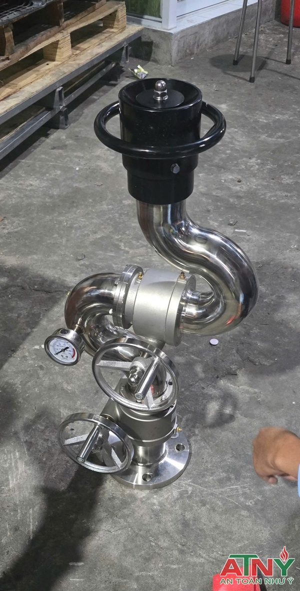 Lăng giá phun nước phun foam cố định mặt bít dn100