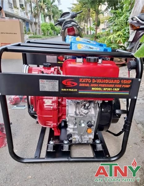 Máy bơm chạy dầu diesel kato thailan 15hp khiêng tay di động hoặc xe đẩy