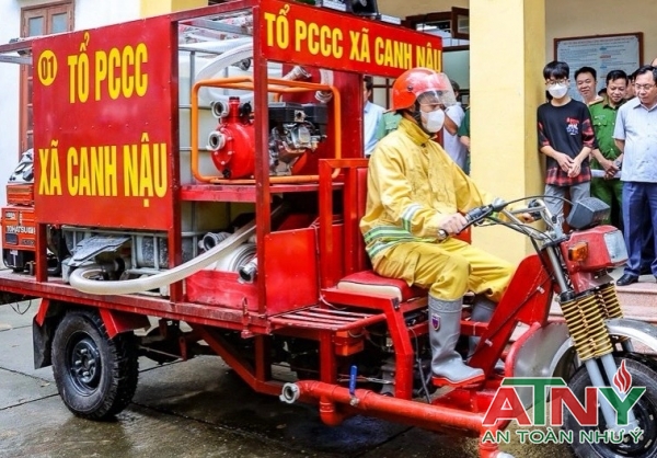 Máy bơm xăng seikoo hoặc diesel kato đặt trên xe chữa cháy di động nhỏ gọn