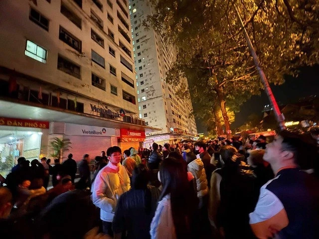 Cháy lớn căn hộ chung cư ở Hoàng Mai Hà Nội