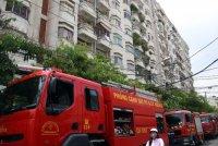 Ch&aacute;y Chung Cư, h&agrave;ng trăm người th&aacute;o chạy