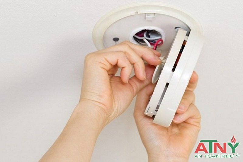 Hướng dẫn lắp đặt đầu b&aacute;o kh&oacute;i đ&uacute;ng ti&ecirc;u chuẩn