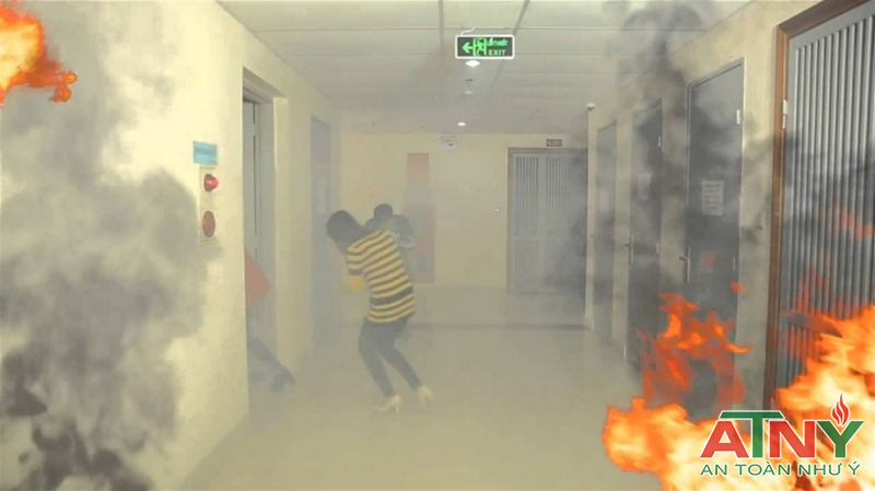 Kỹ năng tho&aacute;t hiểm khi ch&aacute;y ở t&ograve;a nh&agrave; h&agrave;ng đầu 2022