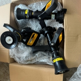 Lăng phun tomoken tay gạt khóa nước 2 tác dụng chỉnh tia đa năng có kiểm định pccc