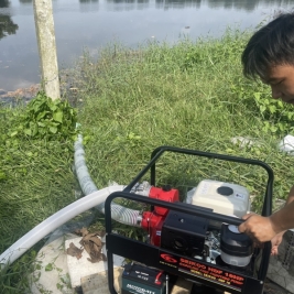 Máy bơm chữa cháy rừng khiêng tay di động nhỏ gọn chạy xăng 4 thì hoặc dầu diesel
