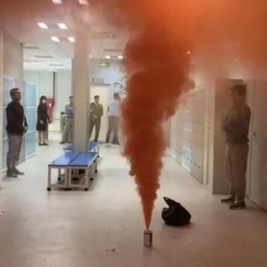 Qủa tạo khói diễn tập pccc màu cam hoặc màu trắng giá bao nhiêu tiền?