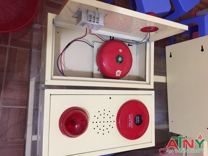 Th&ocirc;ng tin về tổ hợp chu&ocirc;ng đ&egrave;n b&aacute;o ch&aacute;y