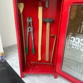 Tủ đựng dụng cụ phá dỡ pccc búa rìu xà beng kìm cắt