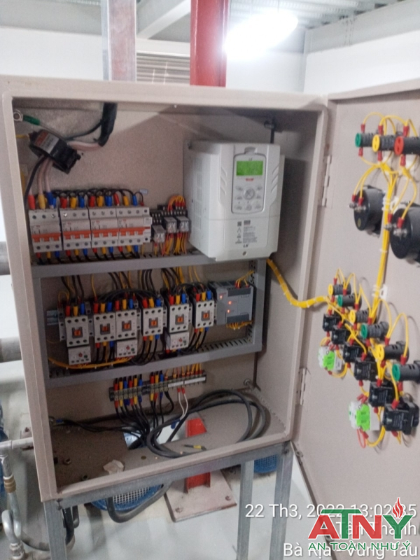 Tủ điện điều khiển máy bơm cấp nước biến tần bơm pccc
