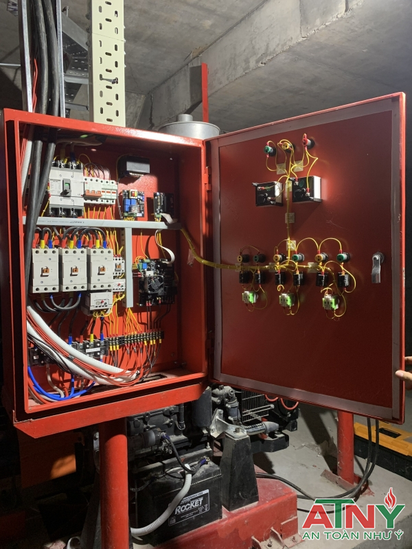 Tủ điều khiển máy bơm tuabin trục đứng điện diesel bù áp